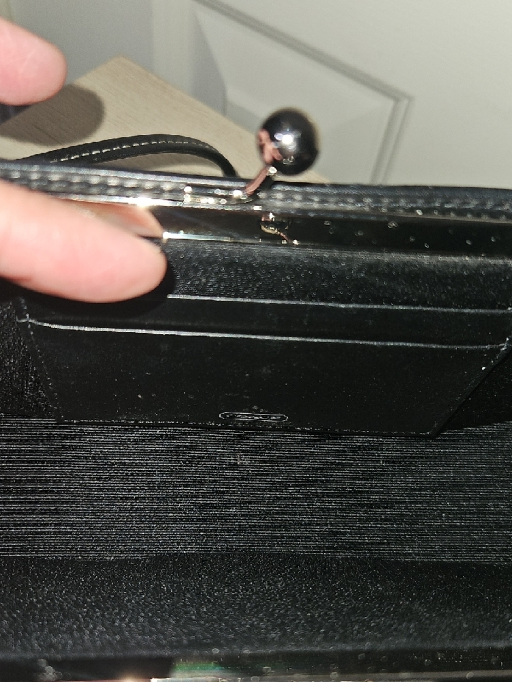 Coach NWOT Y2K Black Embossed Signature Leather Kisslock Wristlet Clutch - Picture 5 of 10
